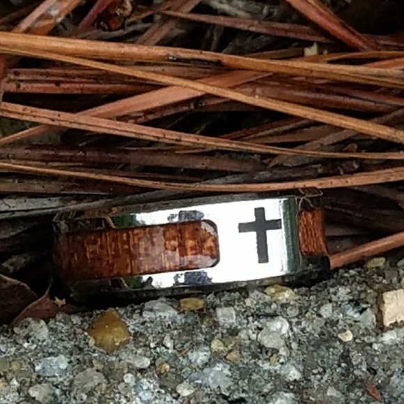 Kyle Titanium Ring w/ Wood Inlay & Christian Cross - Picture 4 of 8